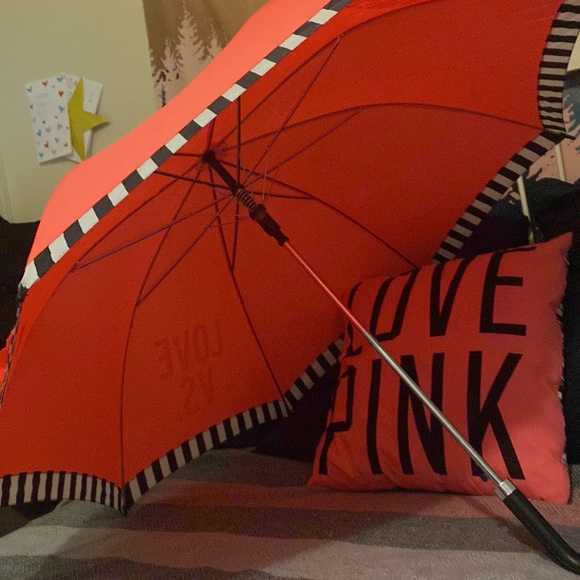 Victoria’s Secret pillow and umbrella - Picture 3 of 6
